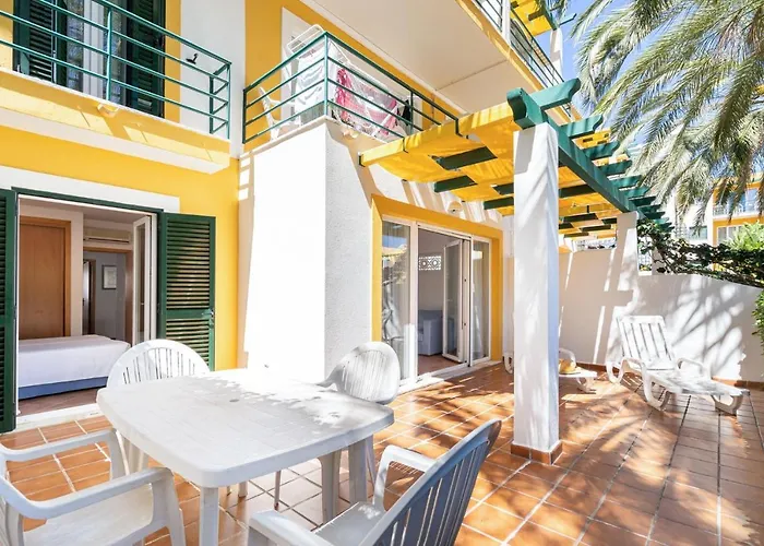 Nice 2 Bedroom Apartment Groundfloor Swimming Pool